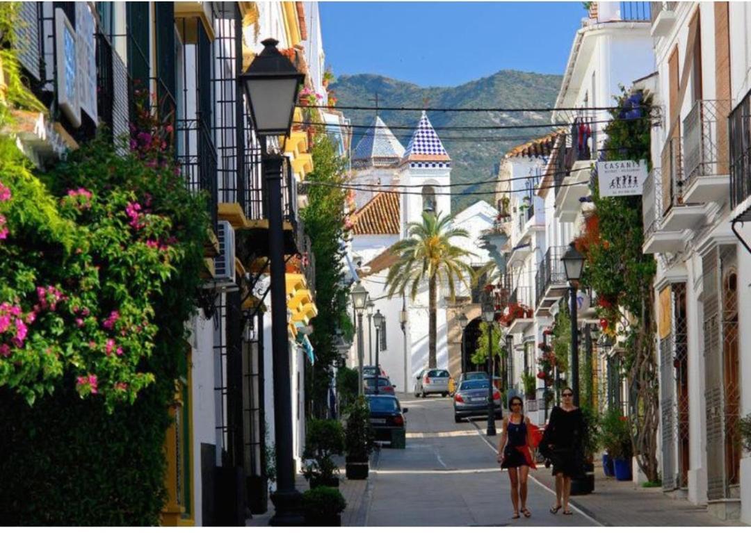 Estudio Cosmopolita Marbella Bagian luar foto